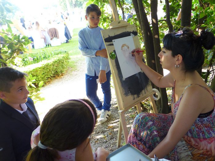 La pittrice ritrae i bambini